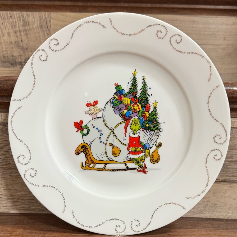 The Grinch Who Stole Christmas Dinner Plate With Gold Outer Accent 11”